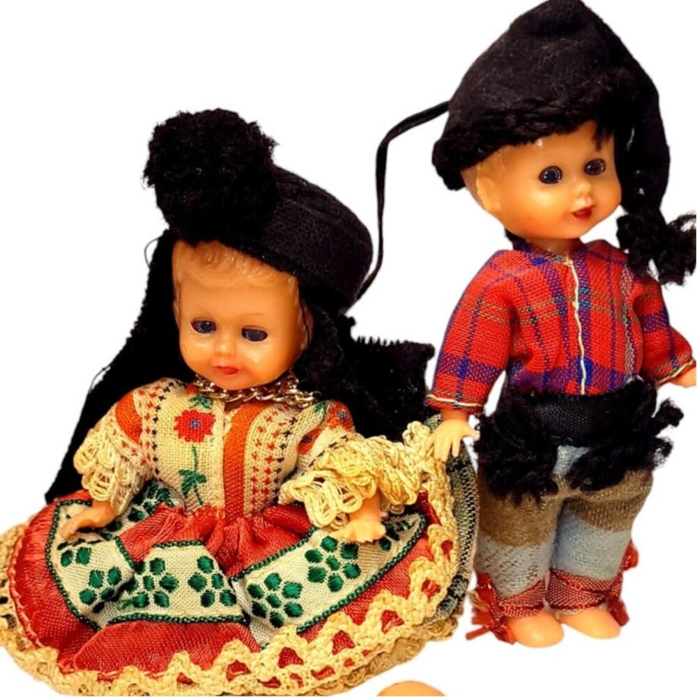 3" Miniature Celluloid Folk Art Souvenir "Dutch"? Couple Sleepy Eyes